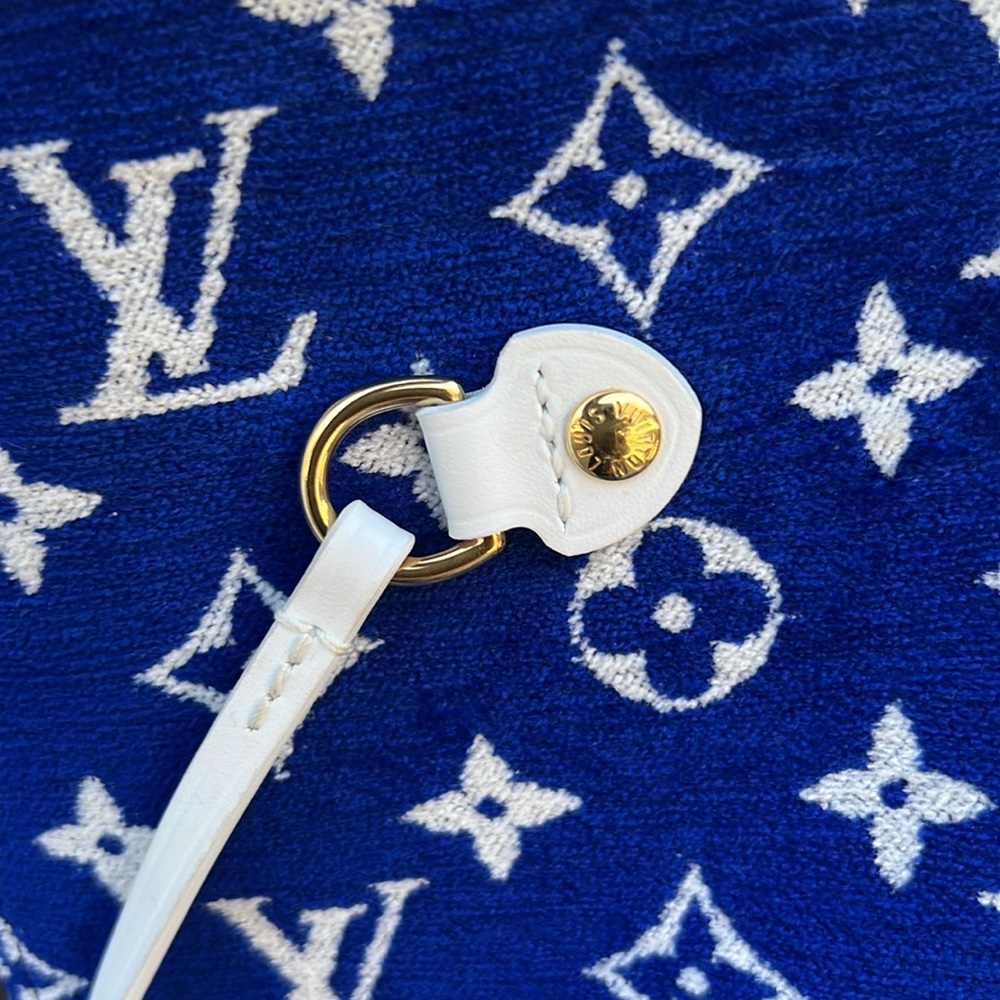 $125 ENTRY for this LTD BLUE VELVET 2022 LV NEVERFULL Customer Appreciation - Picture 13 of 17